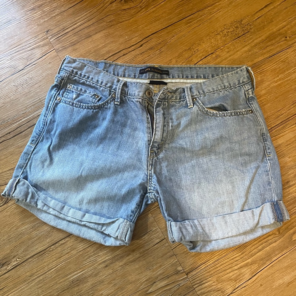 Levi’s denim shorts